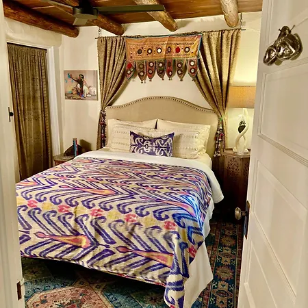 Historic Adobe 1 Acre Compound Ultimate Immersion Classic & Dreamy Holiday home *