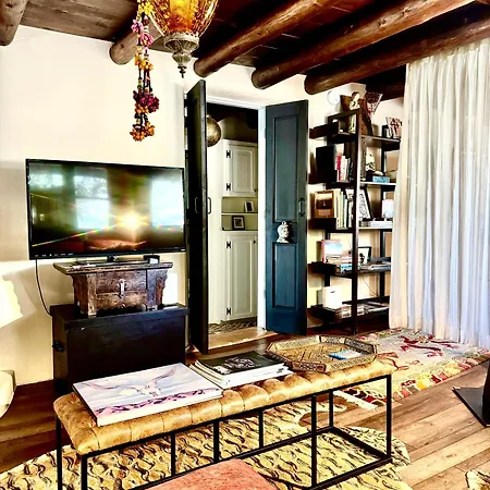 Historic Adobe 1 Acre Compound Ultimate Immersion Classic & Dreamy Holiday home Santa Fe
