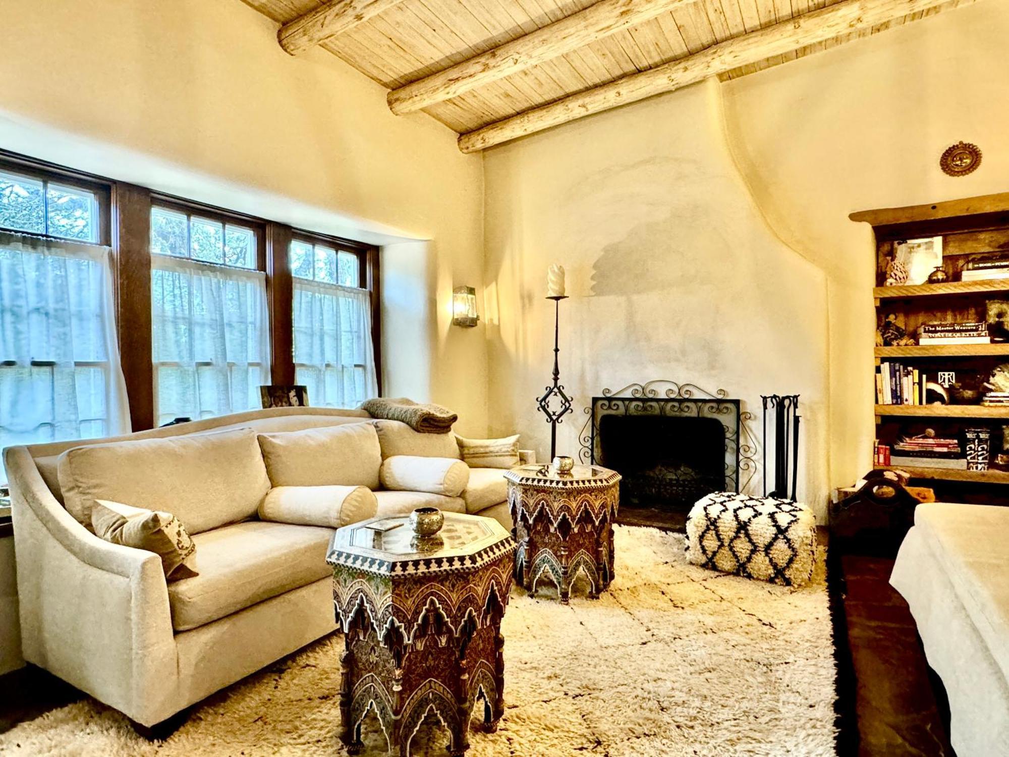Historic Adobe 1 Acre Compound Ultimate Immersion Classic & Dreamy * Santa Fé